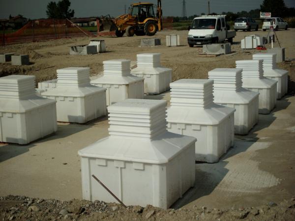 DISTRIBUTORE CARBURANTE CREMA